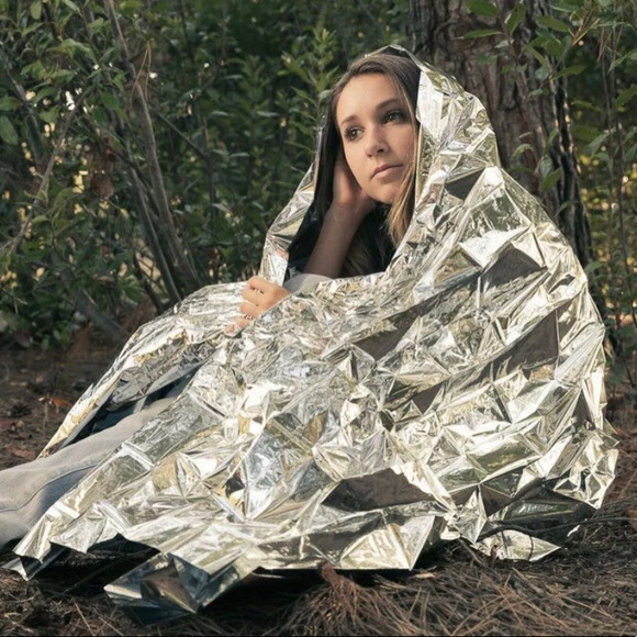 Mylar Survival Blanket Insulating Thermal Space Blanket Poncho Emergency 5 Pack - Picture 4 of 9